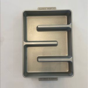 Bakers edge brownie pan